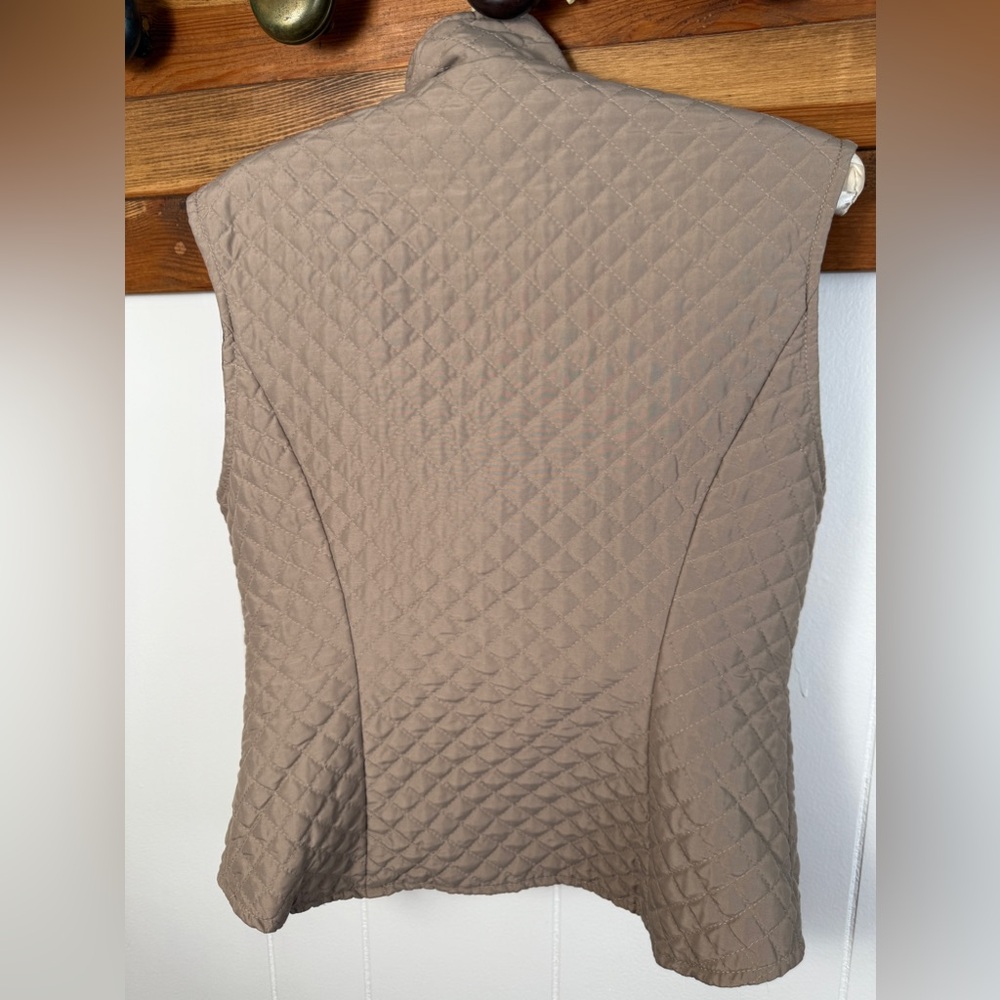 German equestrian tan vest with gorgeous horse print interior zip up pockets - Picture 5 of 9